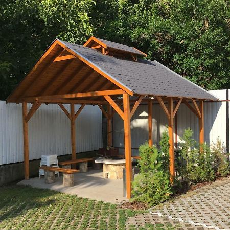 Zoli Apartmanok-Adri Koelcsey 32 ハイデゥソボスロー エクステリア 写真