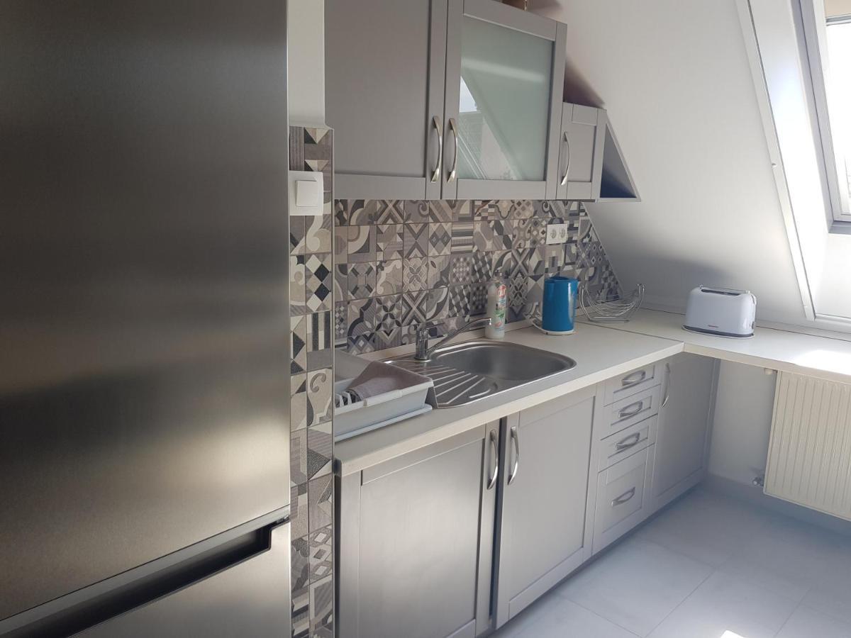 Zoli Apartmanok-Adri Koelcsey 32 ハイデゥソボスロー エクステリア 写真