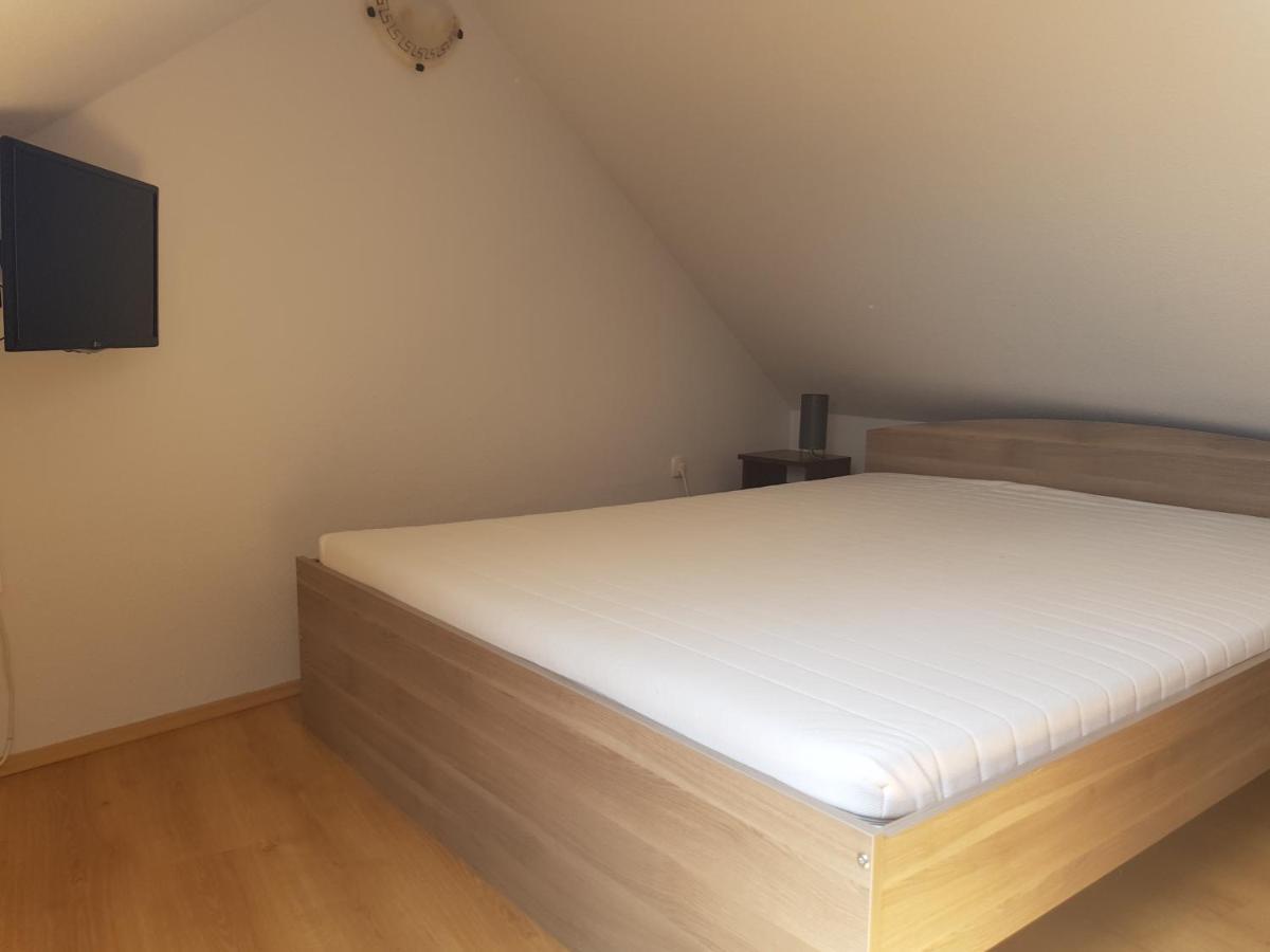 Zoli Apartmanok-Adri Koelcsey 32 ハイデゥソボスロー エクステリア 写真