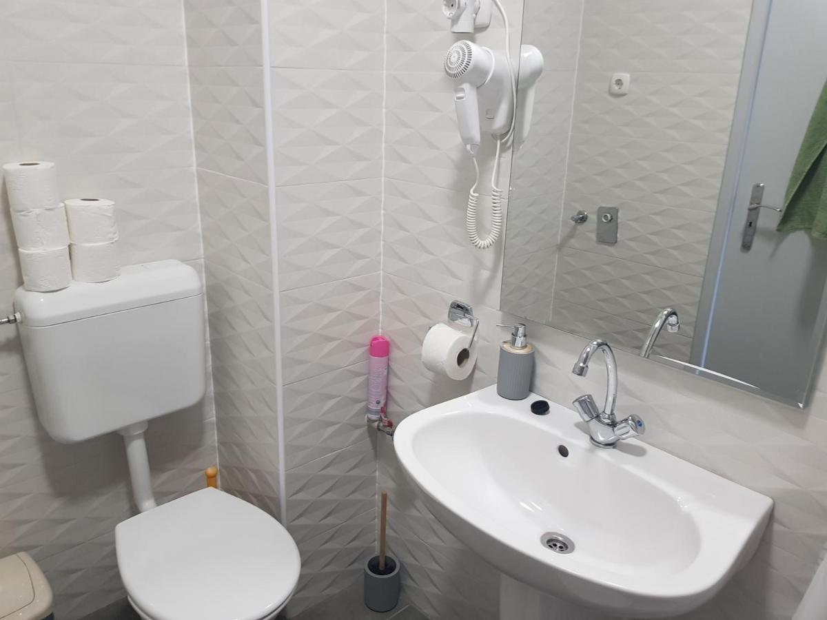 Zoli Apartmanok-Adri Koelcsey 32 ハイデゥソボスロー エクステリア 写真